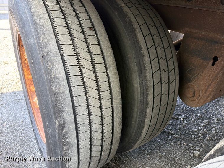 image for item YA5337 2008 Vanguard dry van trailer