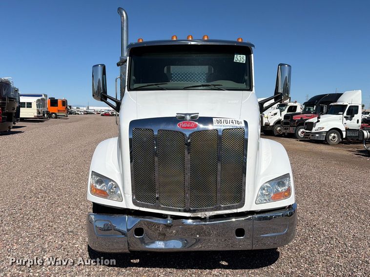 image for item YA5391 2016 Peterbilt 579 semi truck