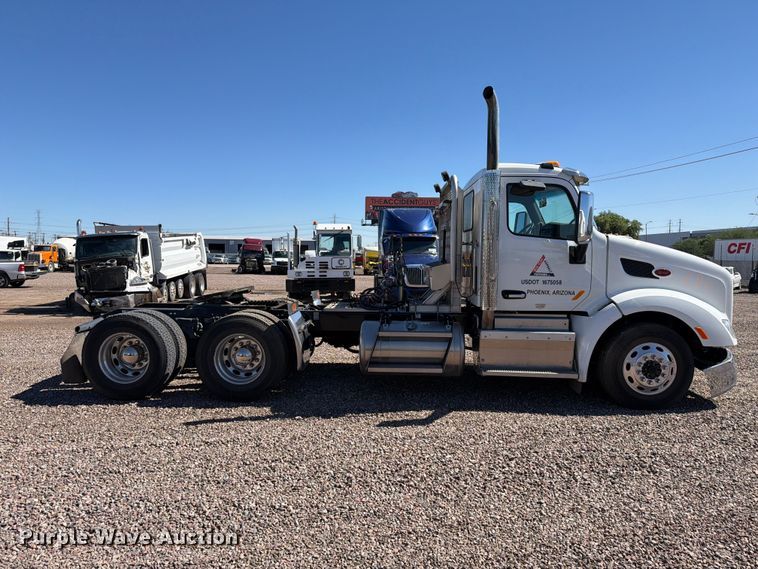 image for item YA5391 2016 Peterbilt 579 semi truck
