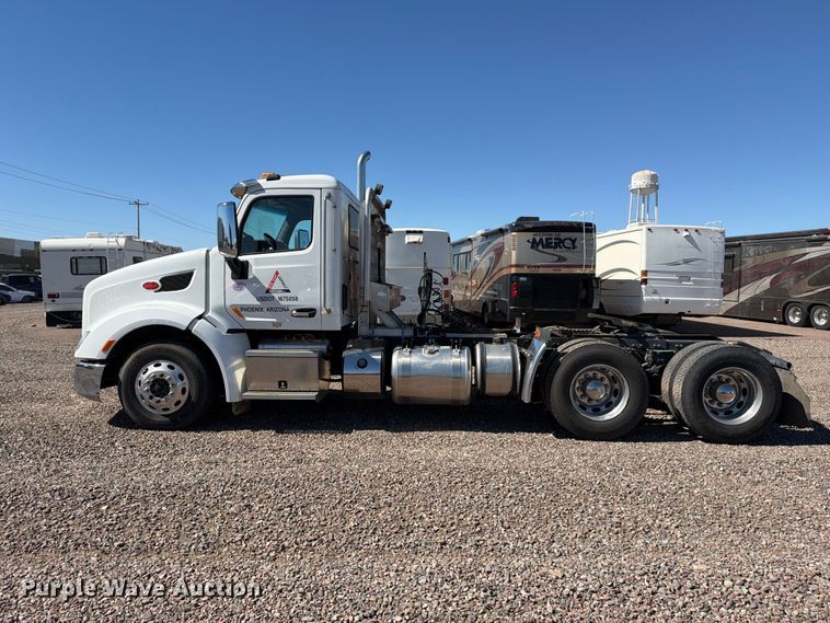 image for item YA5391 2016 Peterbilt 579 semi truck