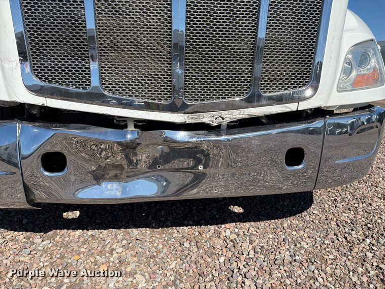 image for item YA5391 2016 Peterbilt 579 semi truck