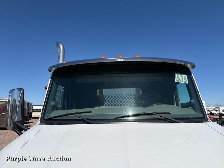 image for item YA5391 2016 Peterbilt 579 semi truck