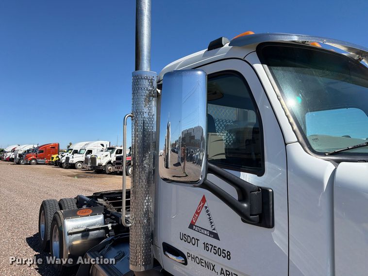 image for item YA5391 2016 Peterbilt 579 semi truck
