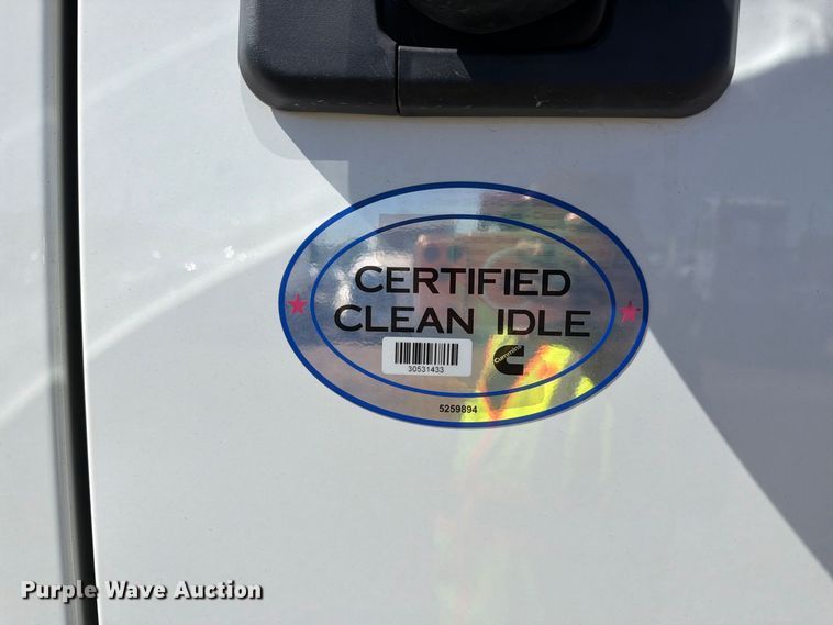 image for item YA5391 2016 Peterbilt 579 semi truck