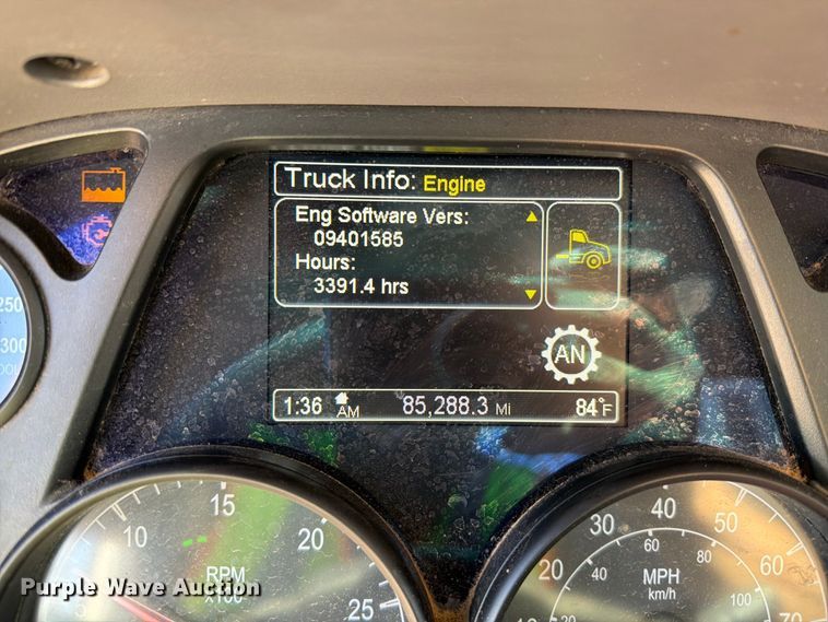 image for item YA5391 2016 Peterbilt 579 semi truck