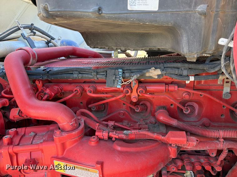 image for item YA5391 2016 Peterbilt 579 semi truck