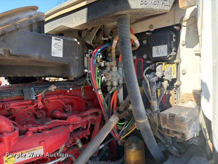 image for item YA5391 2016 Peterbilt 579 semi truck