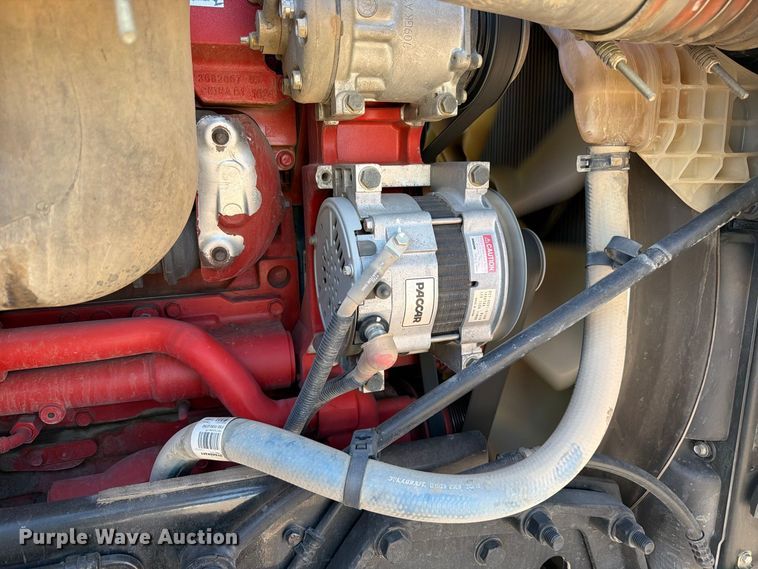 image for item YA5391 2016 Peterbilt 579 semi truck