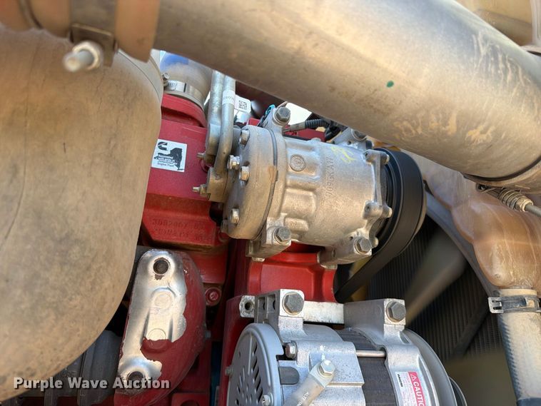 image for item YA5391 2016 Peterbilt 579 semi truck