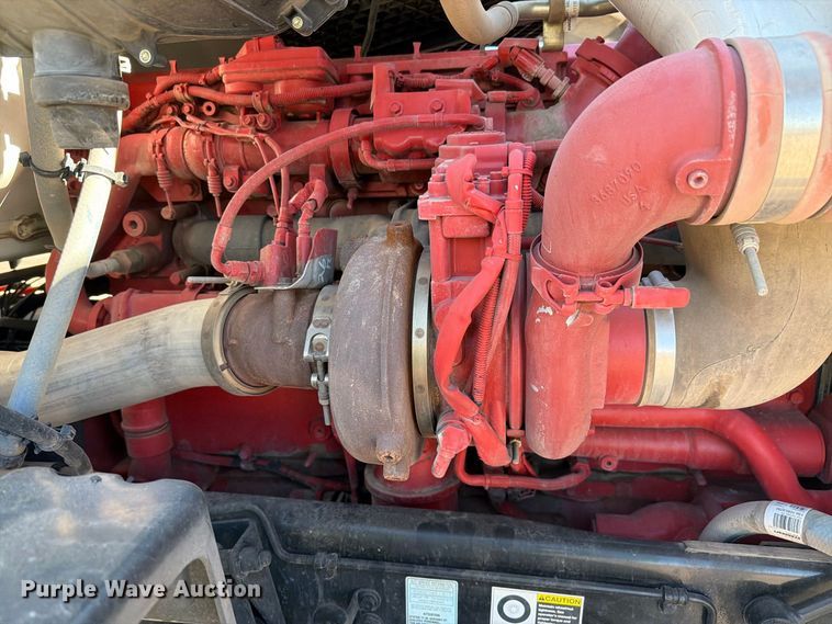 image for item YA5391 2016 Peterbilt 579 semi truck