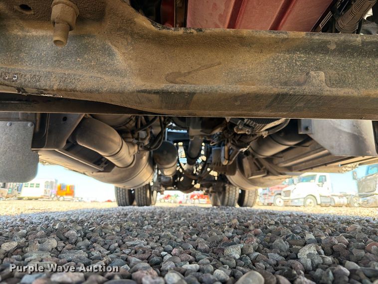 image for item YA5391 2016 Peterbilt 579 semi truck
