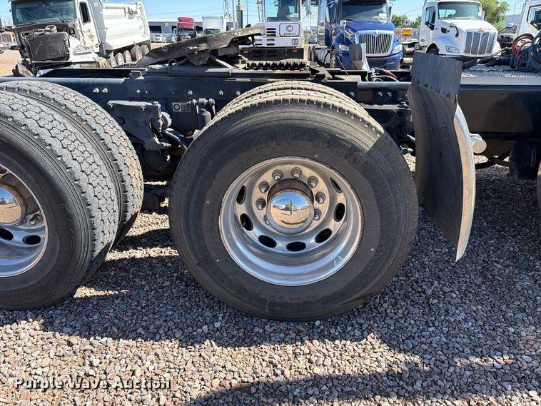 image for item YA5391 2016 Peterbilt 579 semi truck