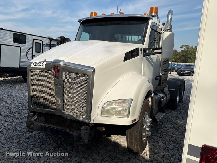 image for item YA5499 2020 Kenworth T880 semi truck