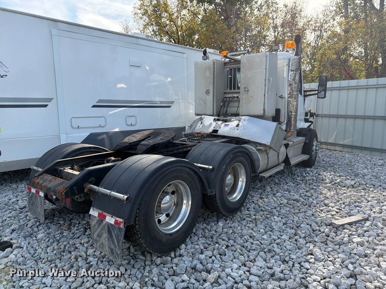 image for item YA5499 2020 Kenworth T880 semi truck