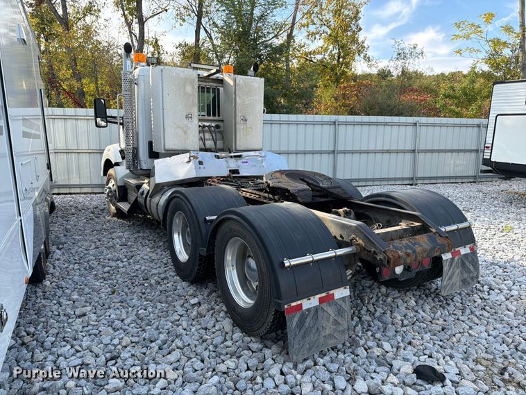image for item YA5499 2020 Kenworth T880 semi truck