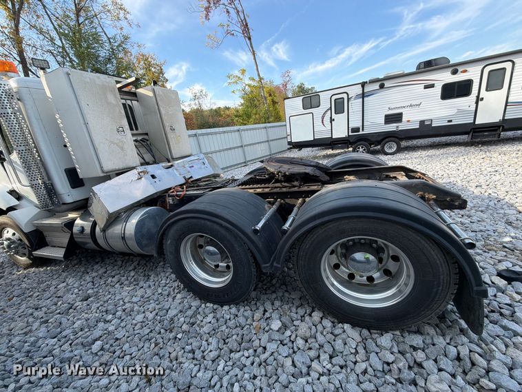 image for item YA5499 2020 Kenworth T880 semi truck