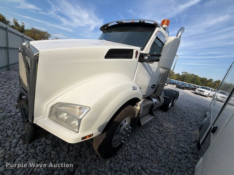 image for item YA5499 2020 Kenworth T880 semi truck