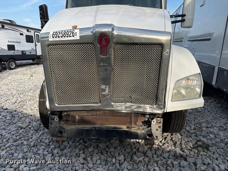 image for item YA5499 2020 Kenworth T880 semi truck