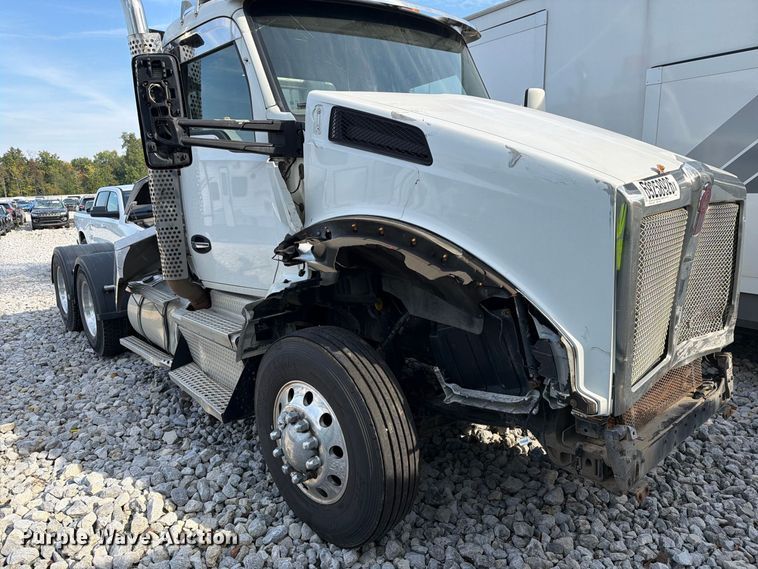 image for item YA5499 2020 Kenworth T880 semi truck