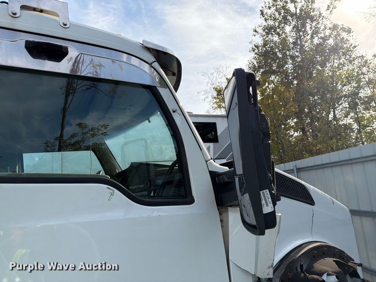 image for item YA5499 2020 Kenworth T880 semi truck