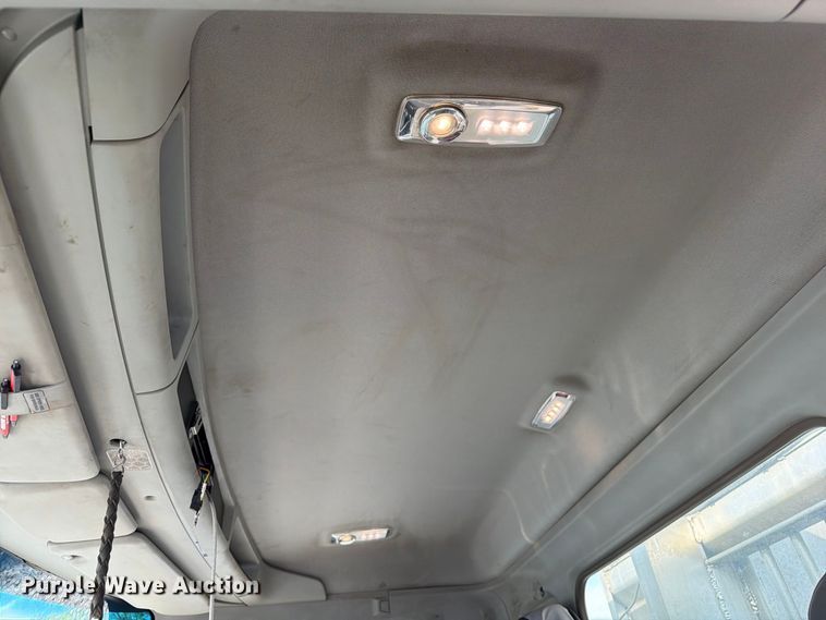 image for item YA5499 2020 Kenworth T880 semi truck