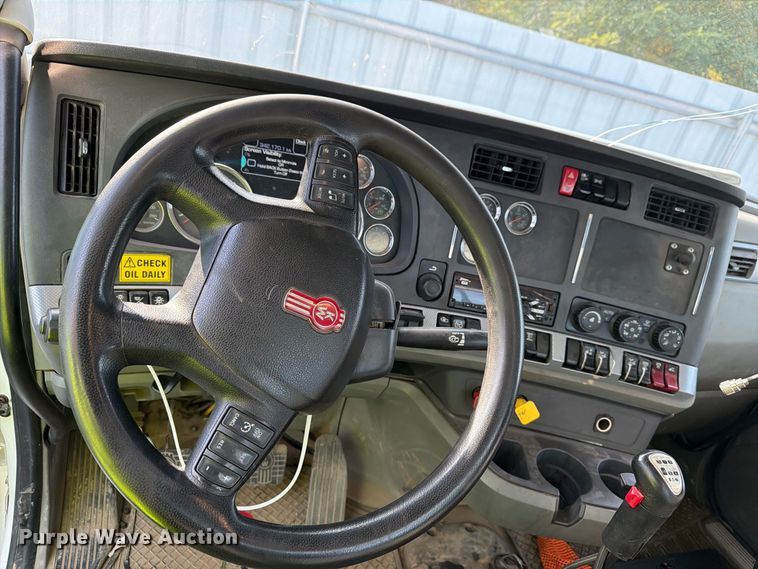 image for item YA5499 2020 Kenworth T880 semi truck