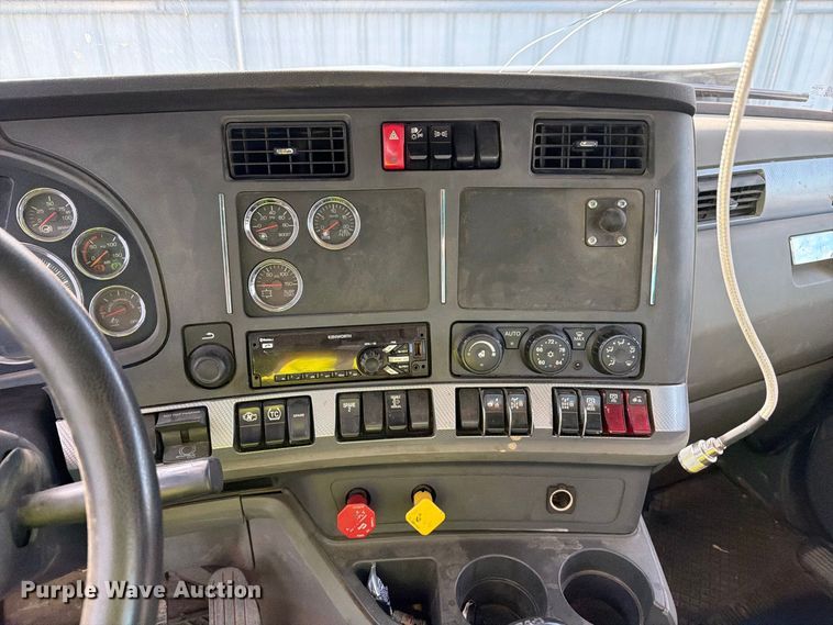 image for item YA5499 2020 Kenworth T880 semi truck
