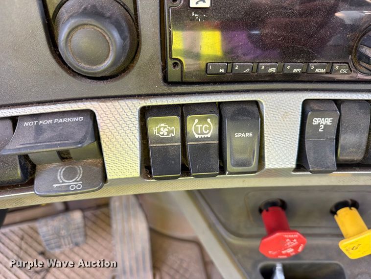 image for item YA5499 2020 Kenworth T880 semi truck