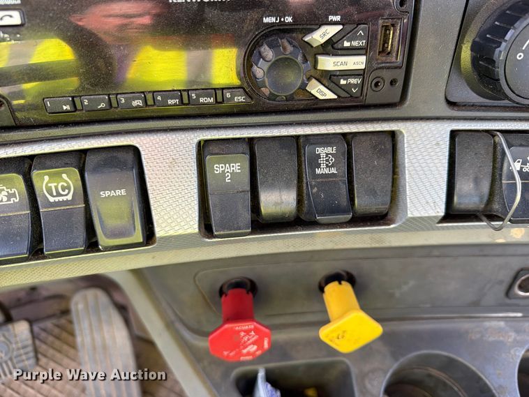 image for item YA5499 2020 Kenworth T880 semi truck