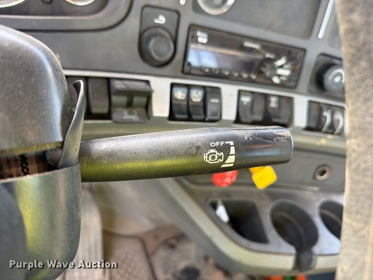 image for item YA5499 2020 Kenworth T880 semi truck