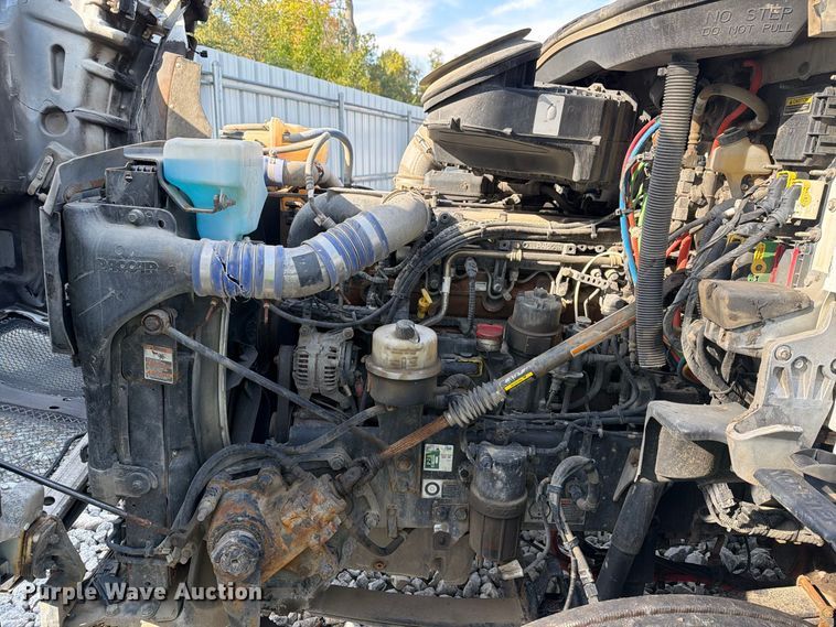image for item YA5499 2020 Kenworth T880 semi truck
