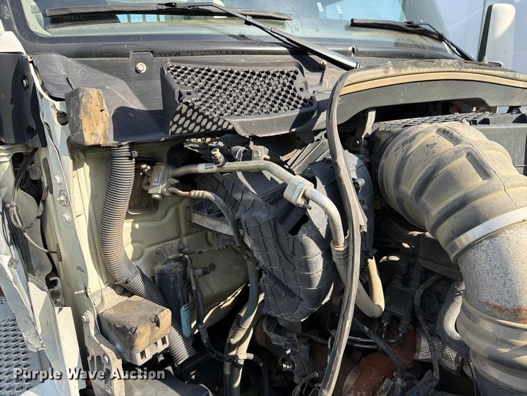 image for item YA5499 2020 Kenworth T880 semi truck