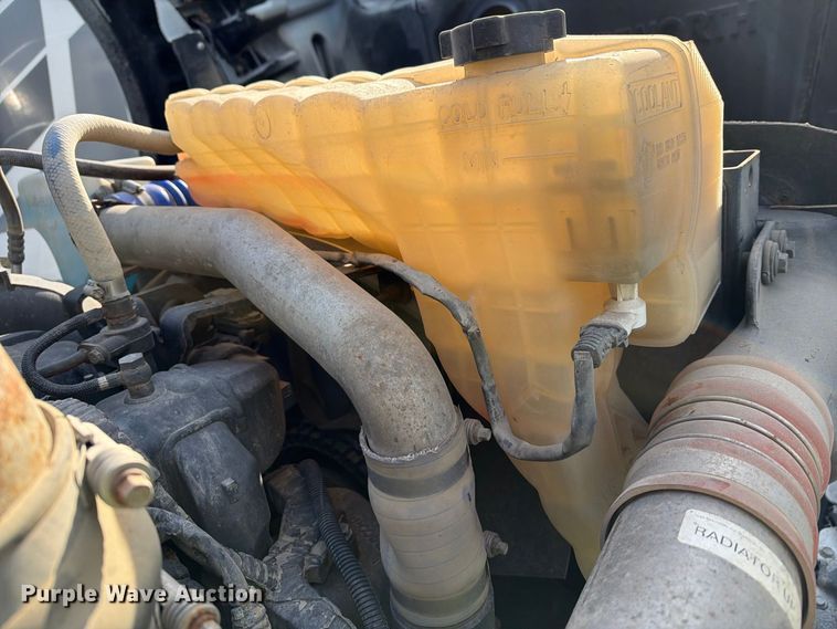 image for item YA5499 2020 Kenworth T880 semi truck