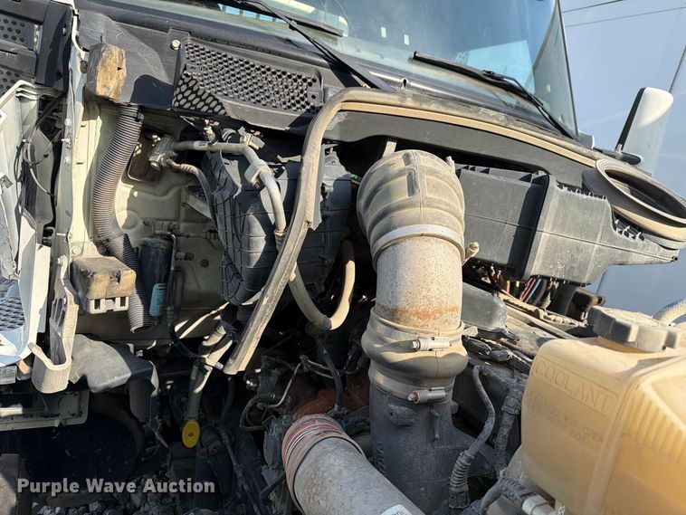 image for item YA5499 2020 Kenworth T880 semi truck