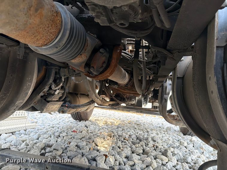 image for item YA5499 2020 Kenworth T880 semi truck