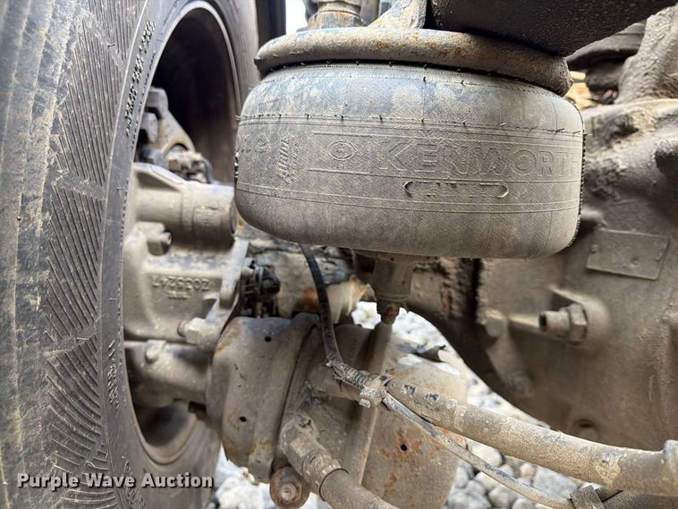 image for item YA5499 2020 Kenworth T880 semi truck