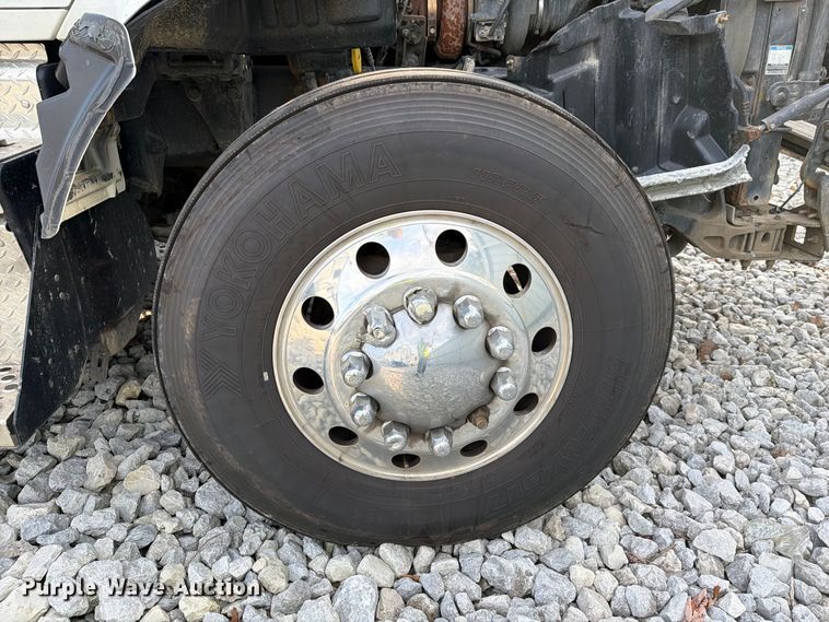 image for item YA5499 2020 Kenworth T880 semi truck