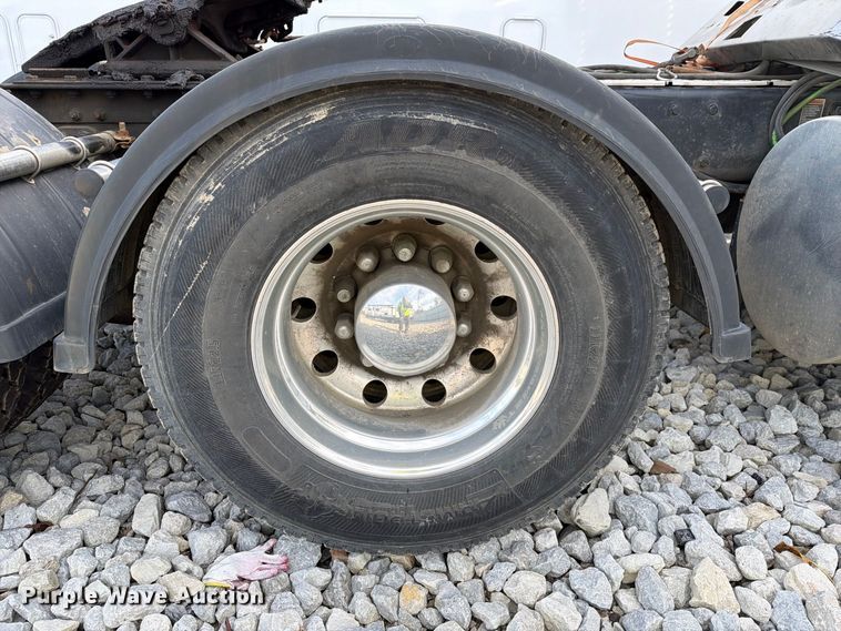 image for item YA5499 2020 Kenworth T880 semi truck