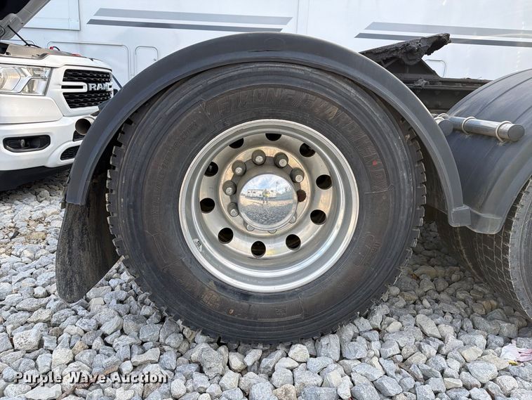 image for item YA5499 2020 Kenworth T880 semi truck