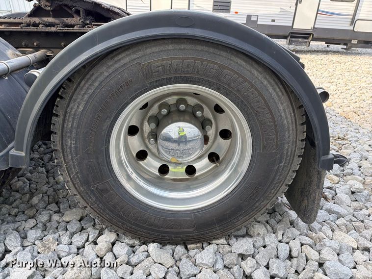 image for item YA5499 2020 Kenworth T880 semi truck