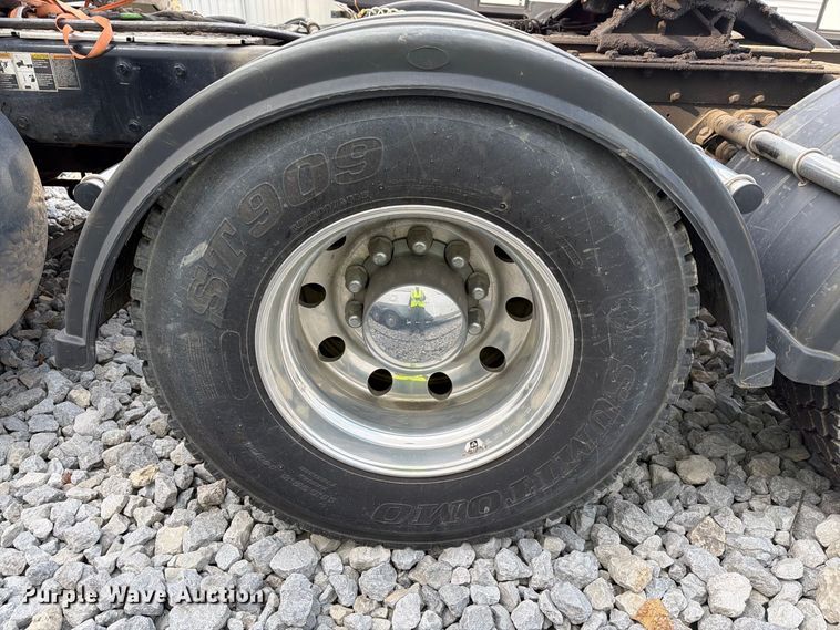 image for item YA5499 2020 Kenworth T880 semi truck