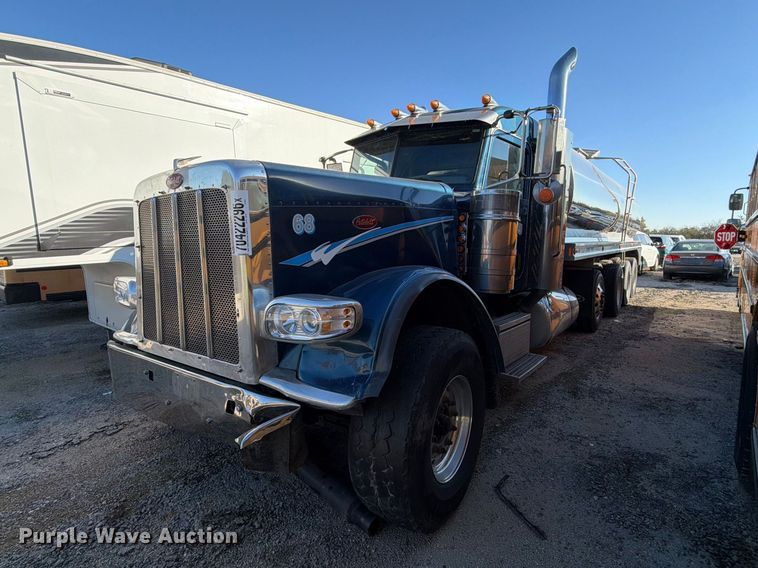 image for item YA5538 2023 Peterbilt 389 tank truck