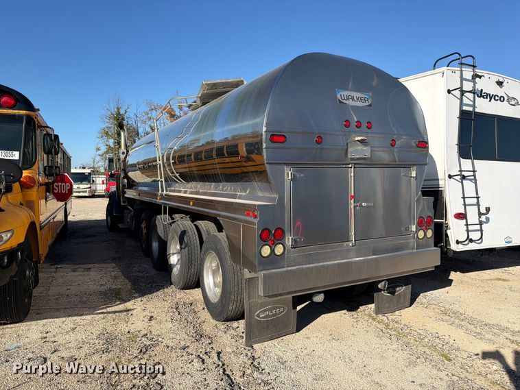 image for item YA5538 2023 Peterbilt 389 tank truck