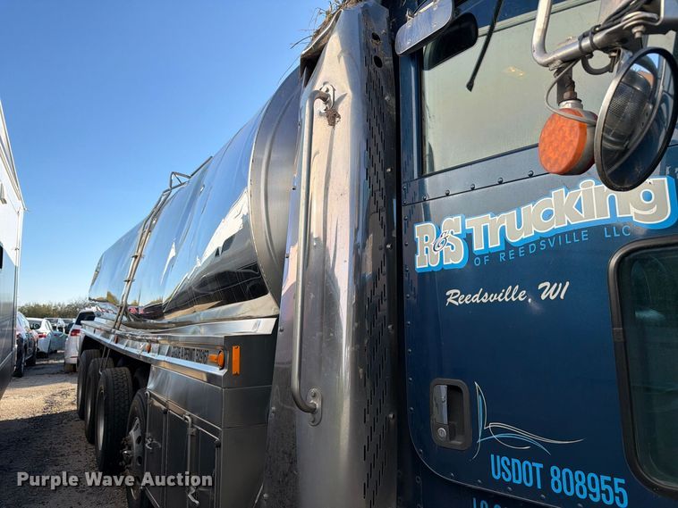 image for item YA5538 2023 Peterbilt 389 tank truck