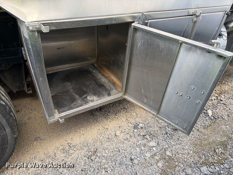 image for item YA5538 2023 Peterbilt 389 tank truck
