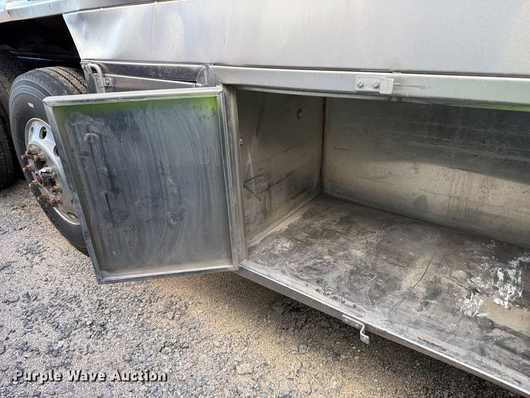 image for item YA5538 2023 Peterbilt 389 tank truck
