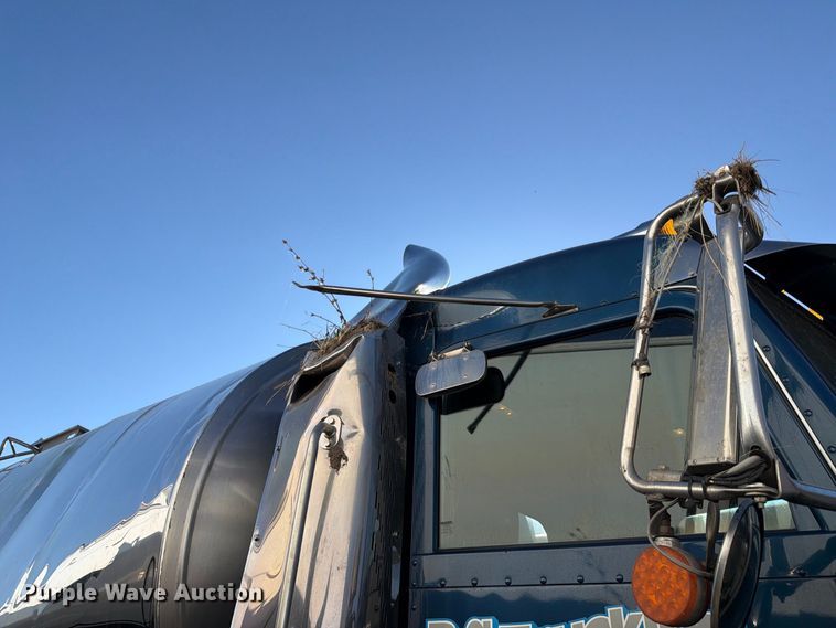 image for item YA5538 2023 Peterbilt 389 tank truck