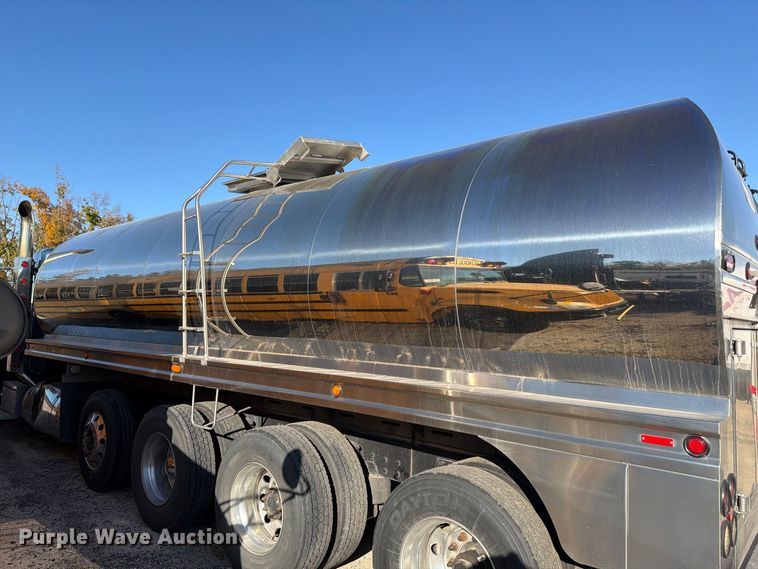 image for item YA5538 2023 Peterbilt 389 tank truck