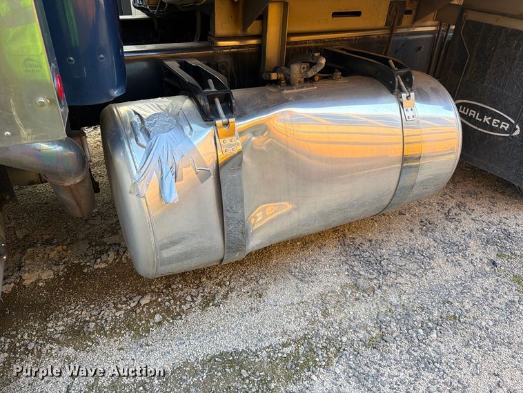image for item YA5538 2023 Peterbilt 389 tank truck