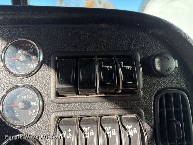 image for item YA5538 2023 Peterbilt 389 tank truck